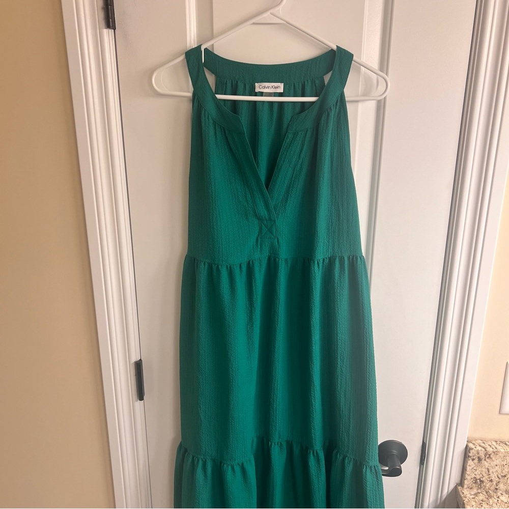 Calvin Klein maxi dress 8 green with tie back v neck Kelly green layered